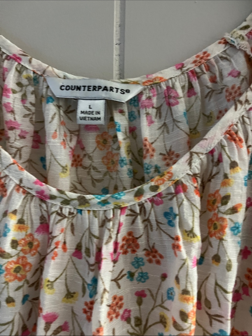 Lightweight White Floral Flutter Sleeve Tunic - Picture 8 of 13